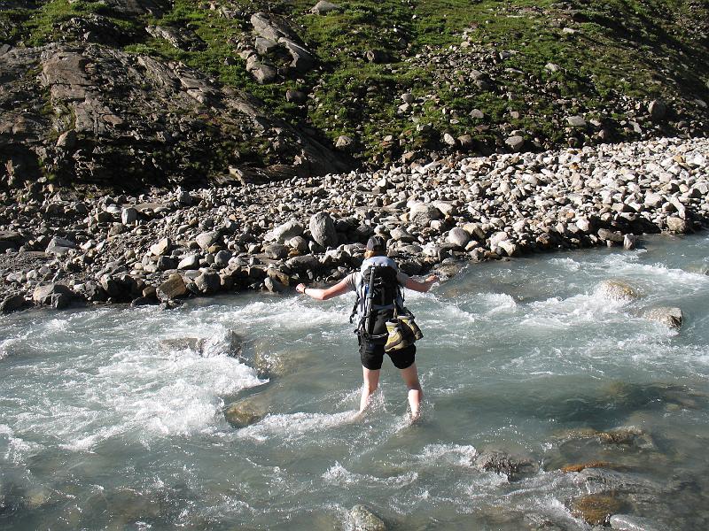 20080702_zapport_michi 028.jpg - Am Morgen ist der junge Rhein noch gut zu durchqueren.